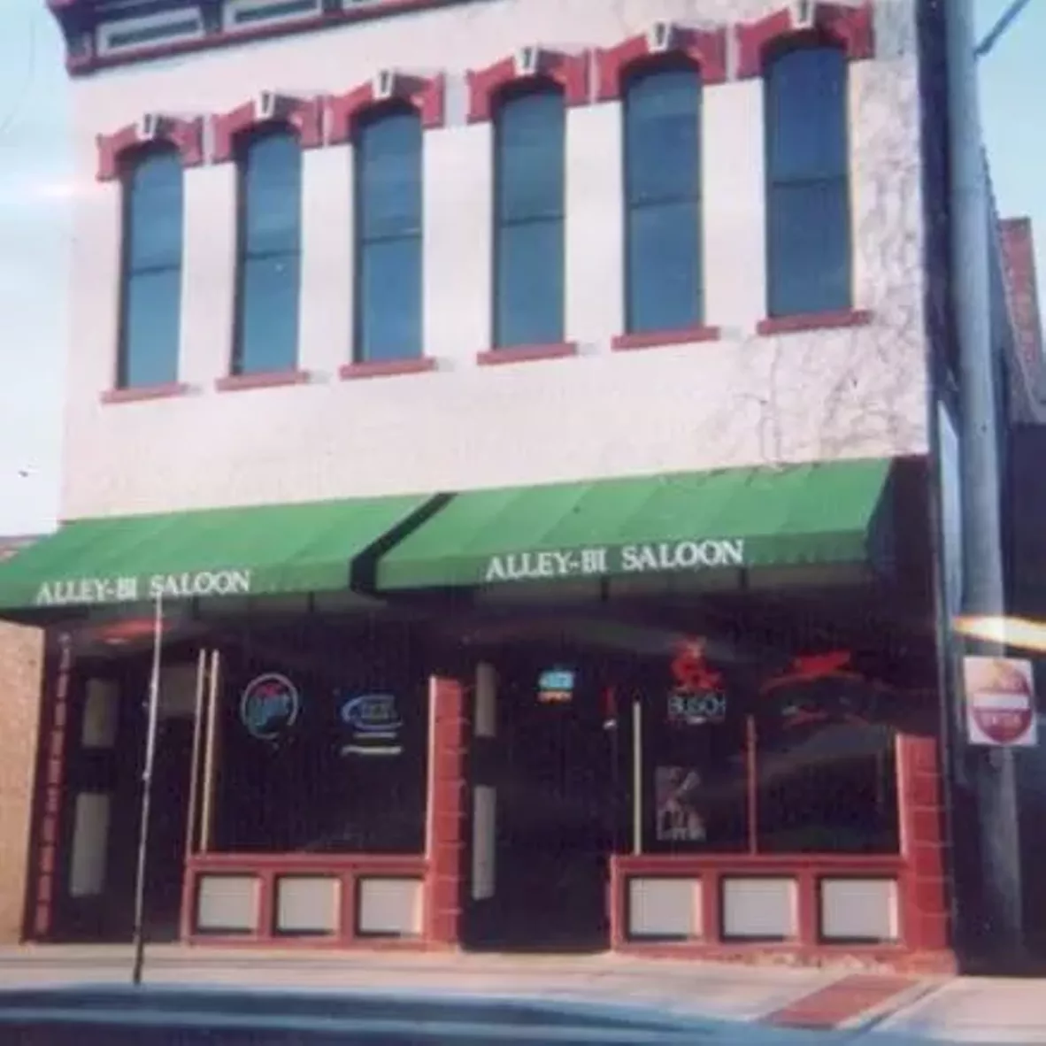 alley_bi_salloon.webp
