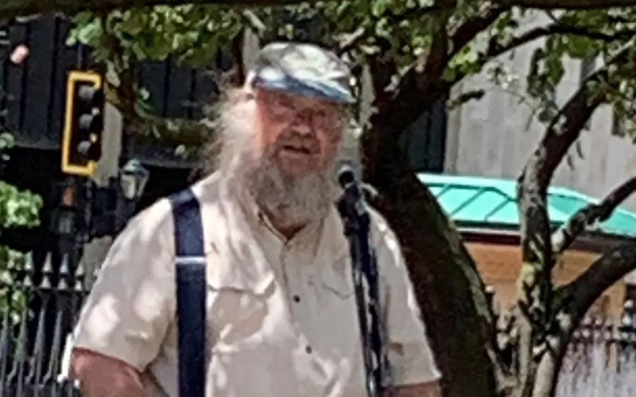Image: Artist on the Plaza