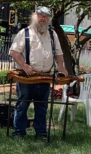 Image: Artist on the Plaza