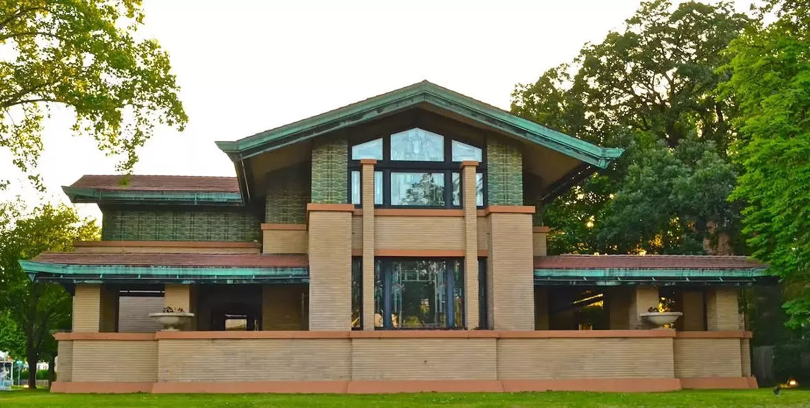 dth_dana_east_facade.webp