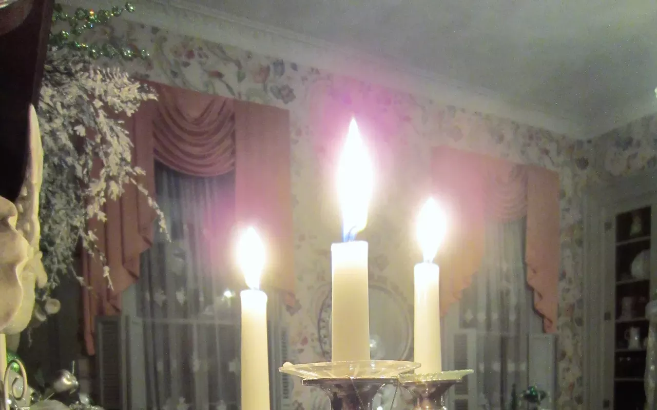 Image: "Christmas Fantasy" Candlelight Tours