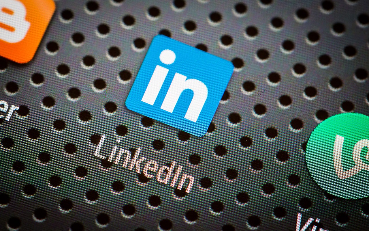 LinkedIn profile pictures: Tips to get you noticed