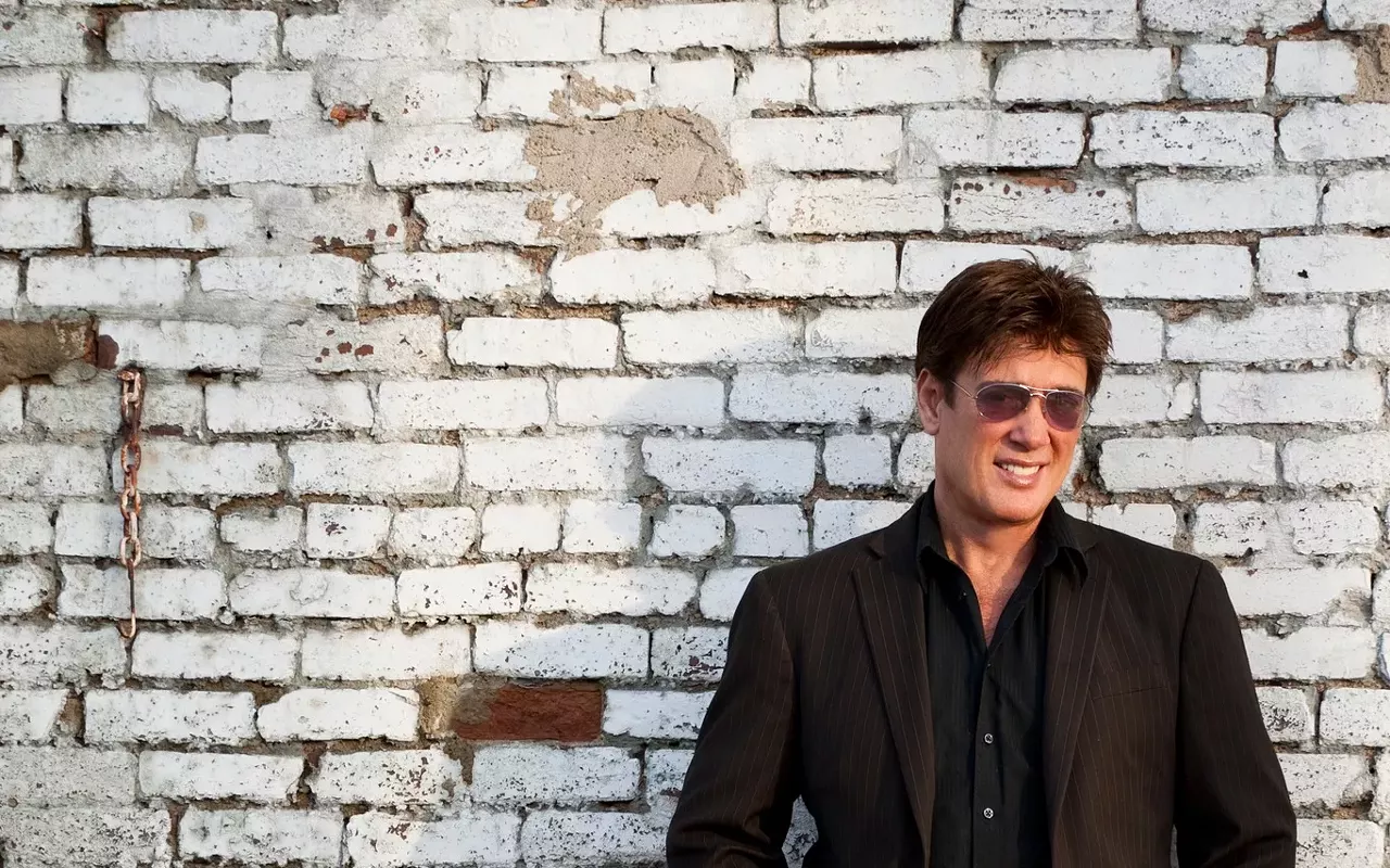 Image: Ronnie McDowell with White Lightnin'