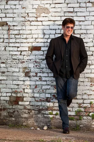 Image: Ronnie McDowell with White Lightnin'